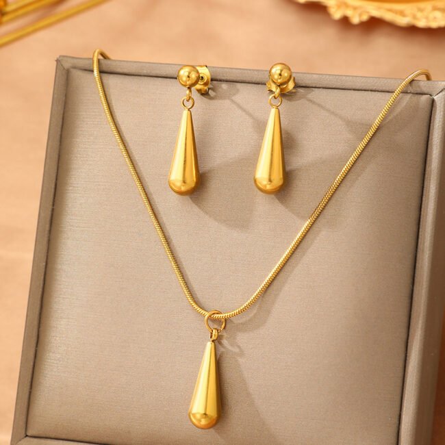 New European And American Stainless Steel Waterdrop Necklace For Womencolorfast Design